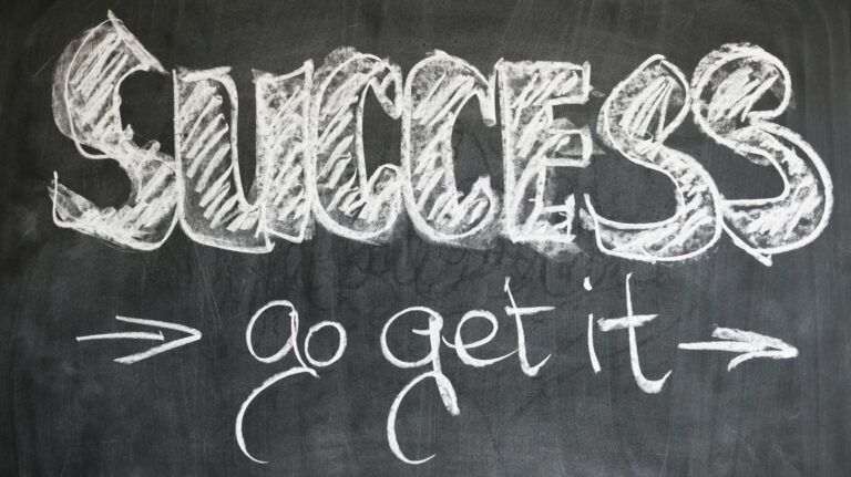 Strategie per conciliare studio e lavoro con successo